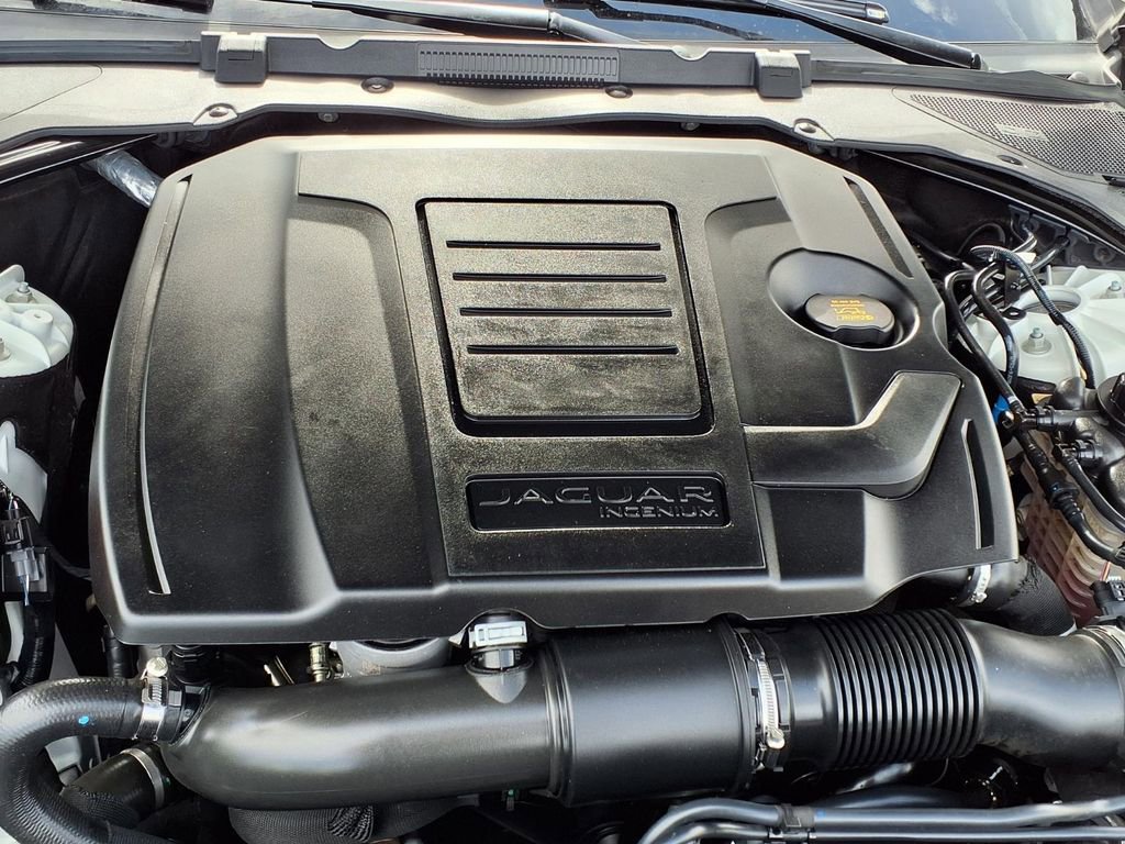 Used 2018 Jaguar XF Premium image 18