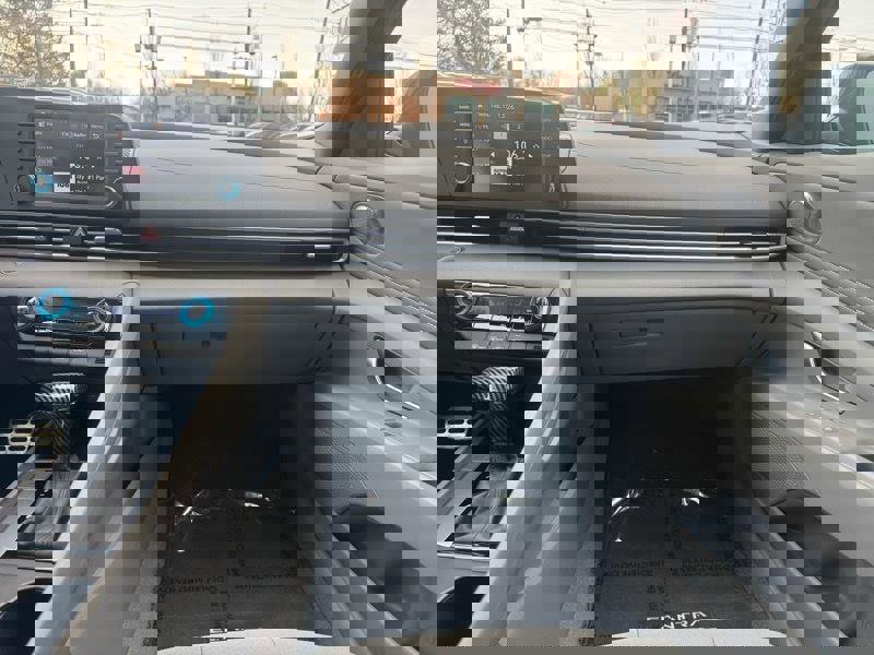 Used 2025 Hyundai Elantra Sport image 11