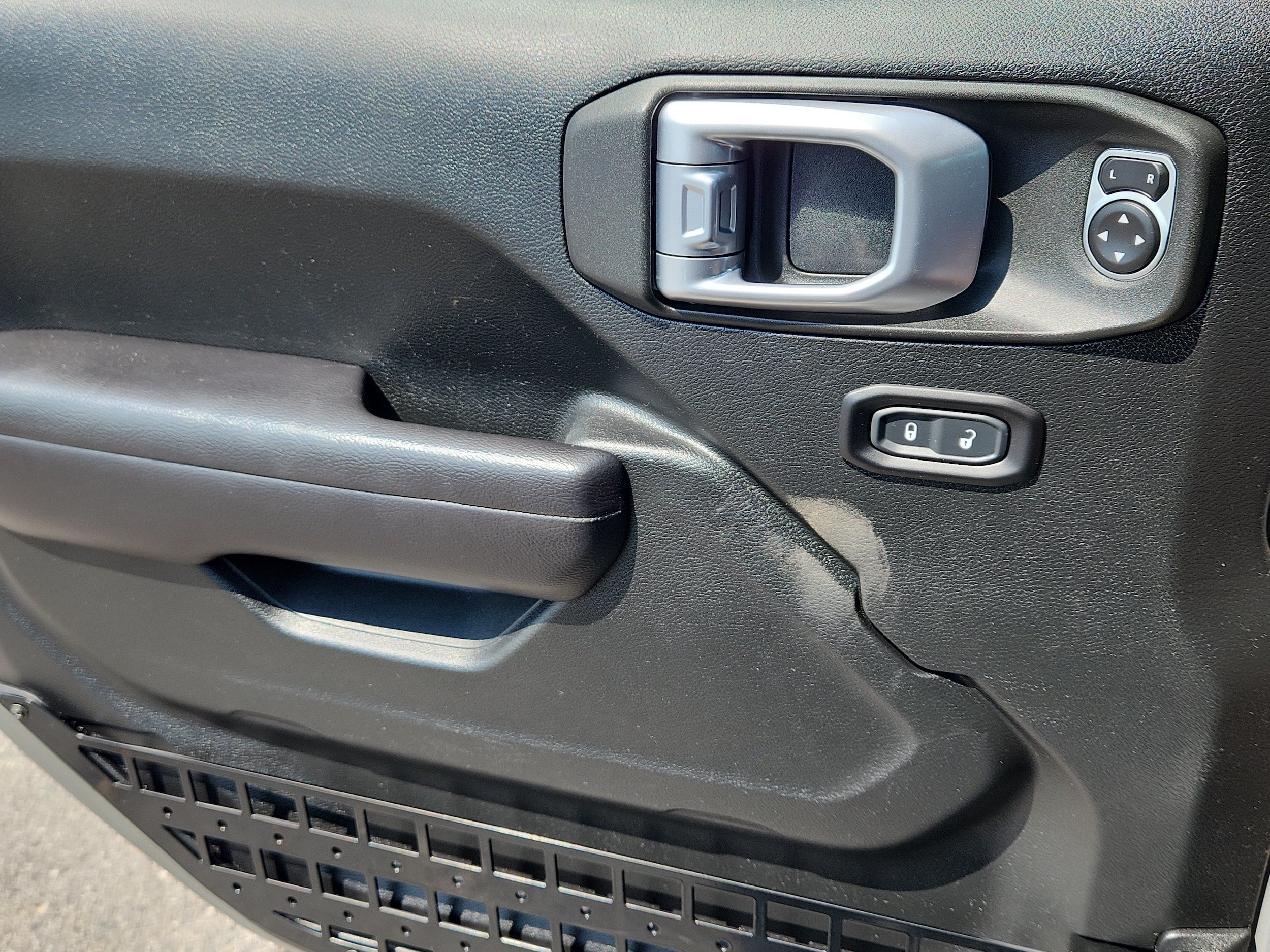 Used 2020 Jeep Wrangler Sport AWD/4WD image 8