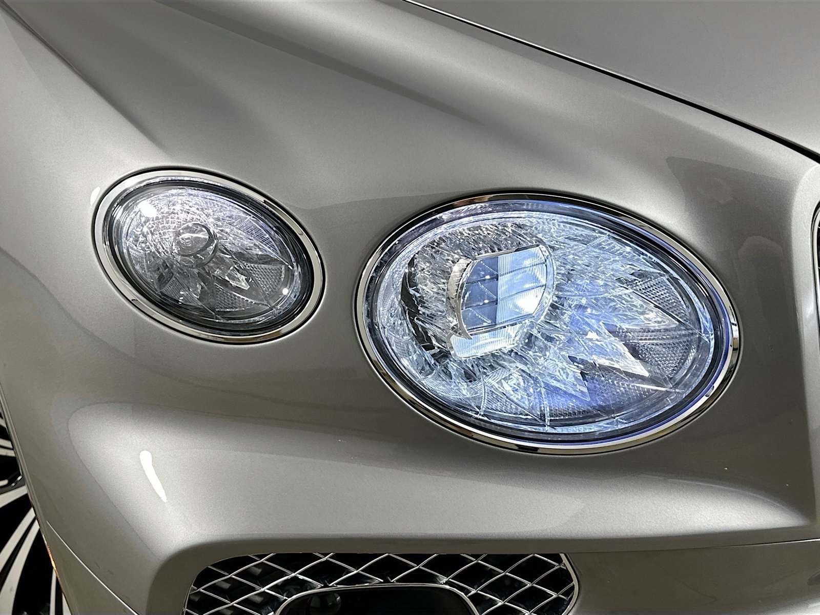 Used 2023 Bentley Bentayga Extended Wheelbase AWD/4WD image 13