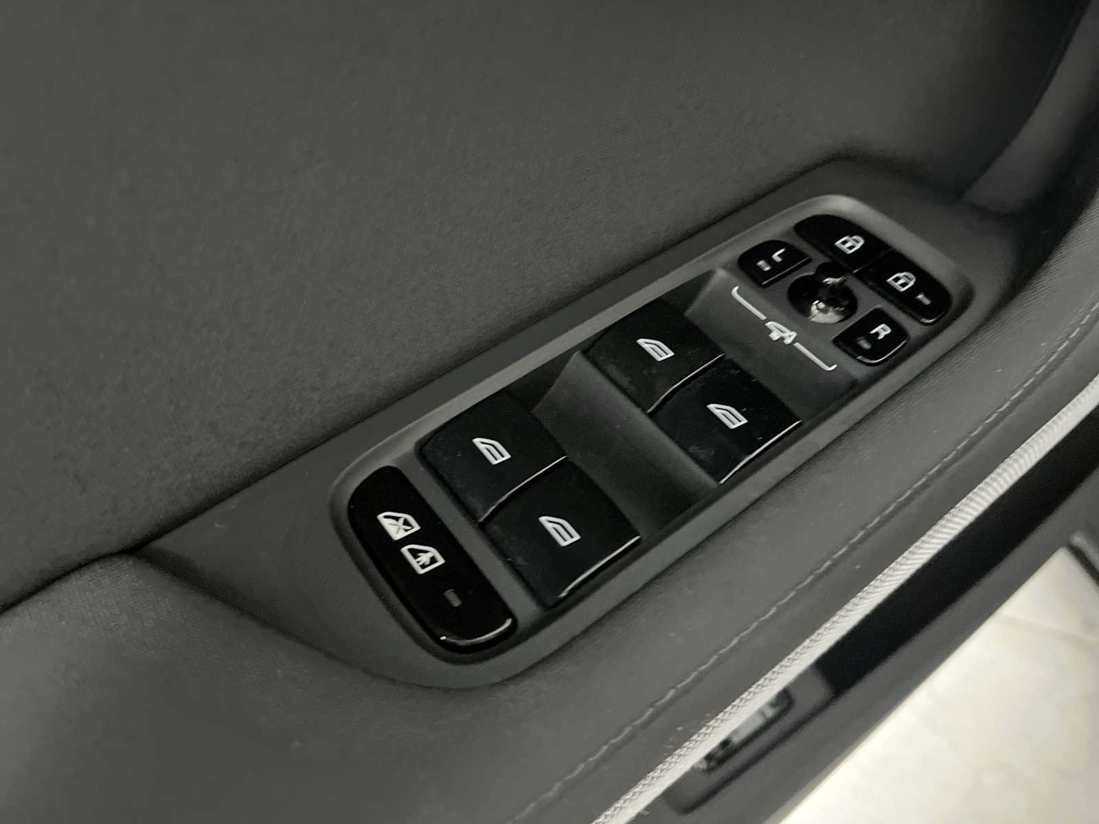 Used 2023 Polestar Polestar 2 w/ Pilot Pack AWD/4WD image 21