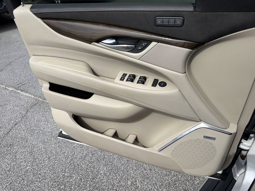Used 2020 Cadillac Escalade Premium Luxury AWD/4WD image 14