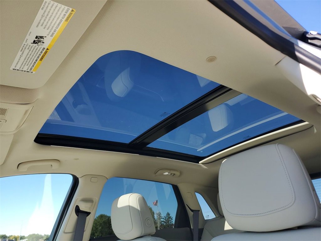 New 2025 Cadillac XT5 Premium Luxury w/ LPO, Floor Liner Package image 19