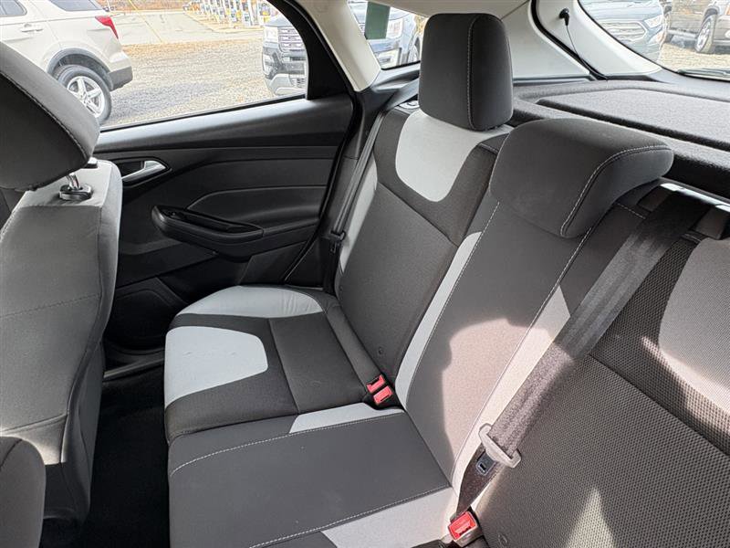 Used 2014 Ford Focus SE w/ SE Sport Package image 12