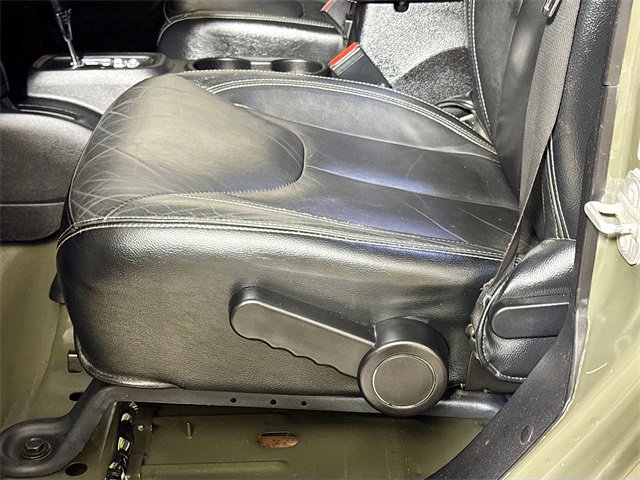 Used 2015 Jeep Wrangler Unlimited Rubicon image 17