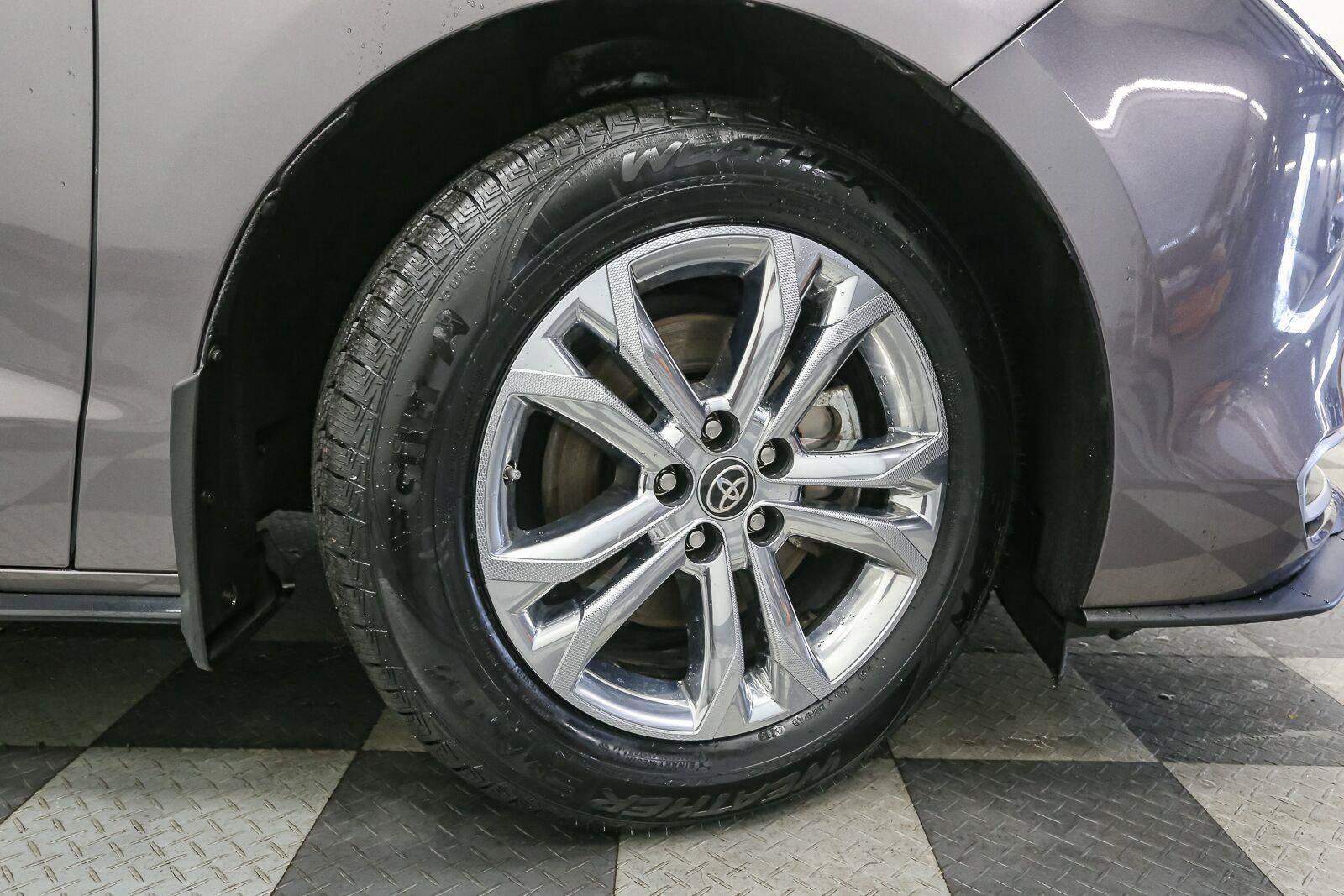 Used 2023 Toyota Sienna Platinum AWD/4WD image 16