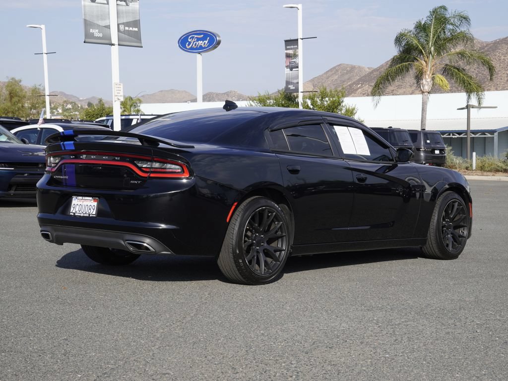 Used 2016 Dodge Charger SXT RWD image 4