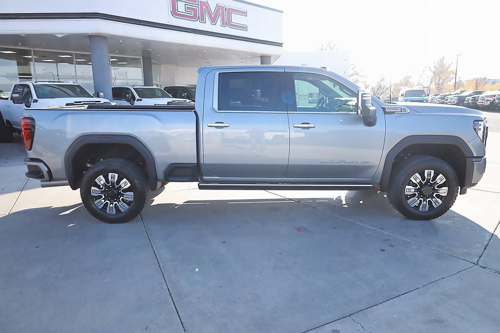 Used 2025 GMC Sierra 3500 Denali w/ Denali Reserve Package image 7