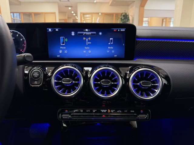 Used 2025 Mercedes-Benz CLA 250 image 11