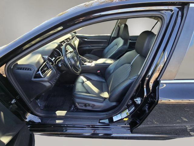 Used 2020 Toyota Camry SE w/ Moonroof Package AWD/4WD image 9