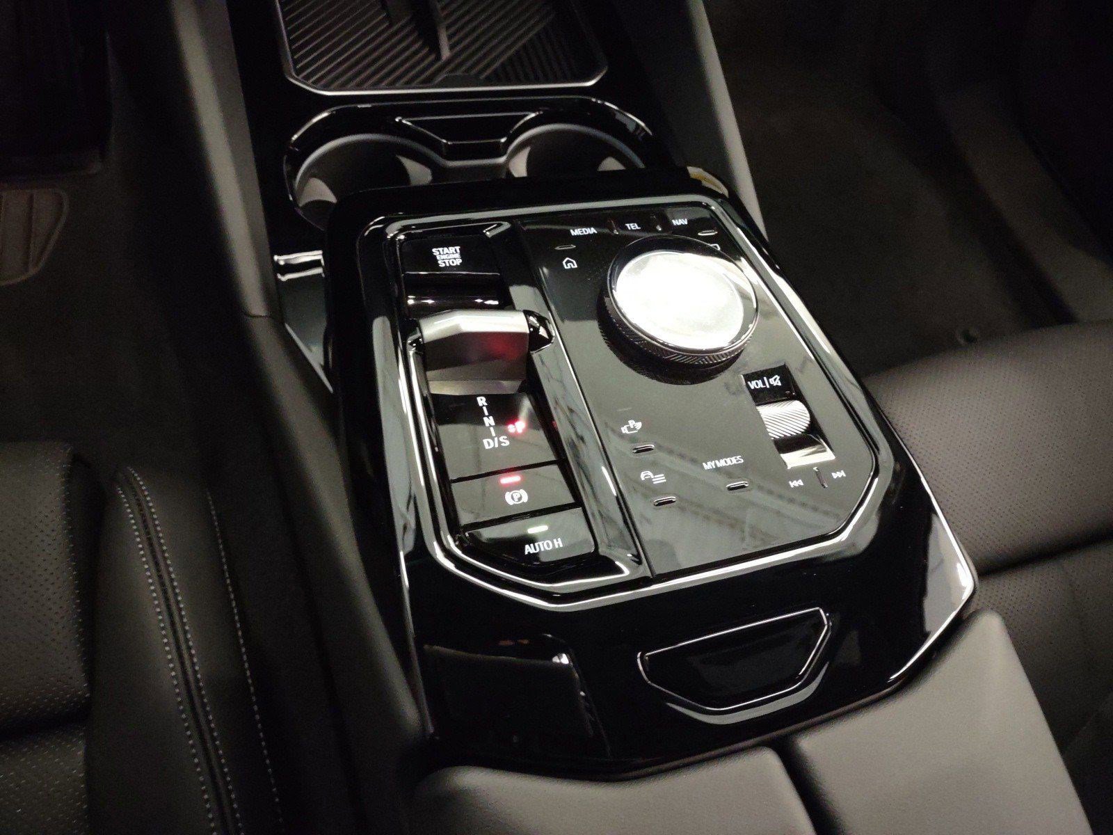 Used 2024 BMW 530i w/ Premium Package RWD image 12