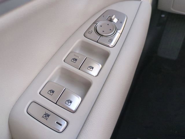 Certified 2025 Genesis G70 2.5T AWD/4WD image 18