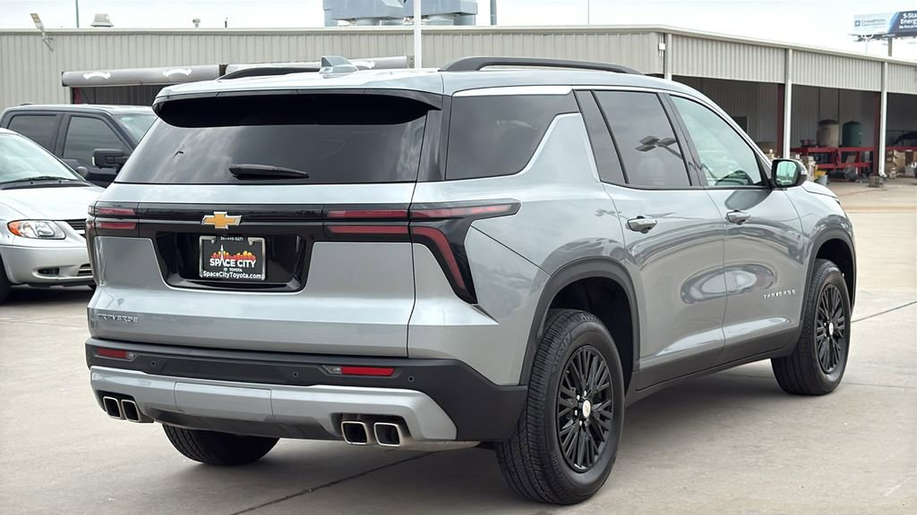 Used 2026 Chevrolet Traverse LT FWD image 5