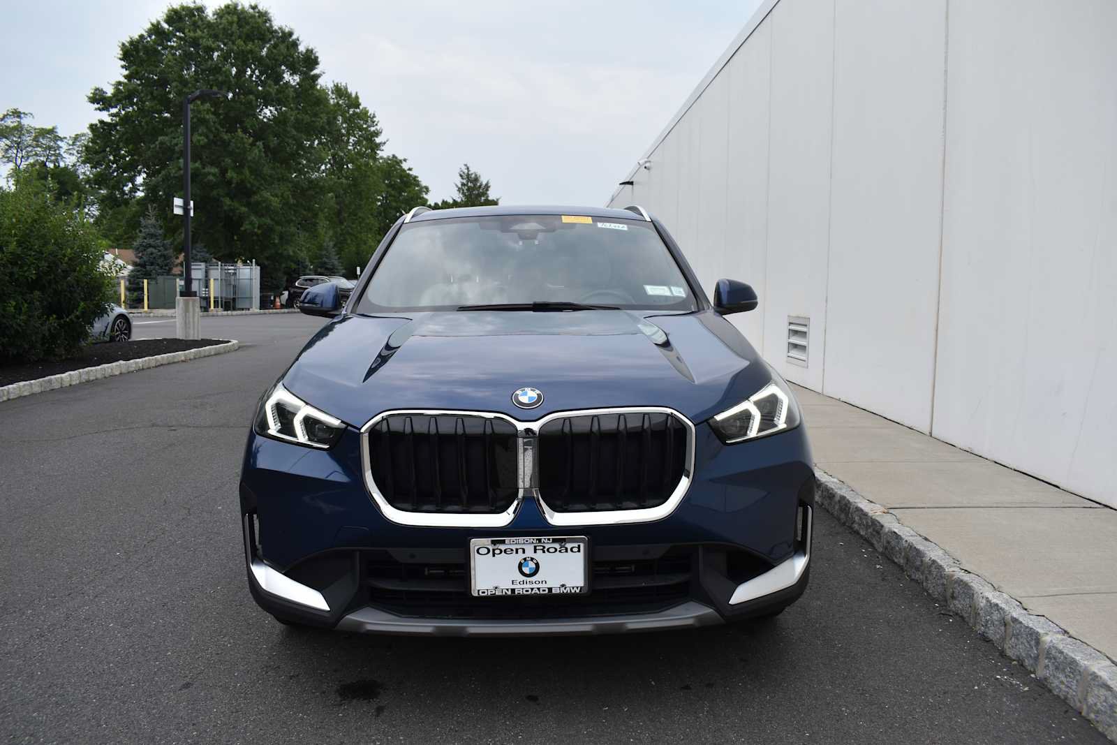 Used 2023 BMW X1 xDrive28i w/ Convenience Package AWD/4WD image 2