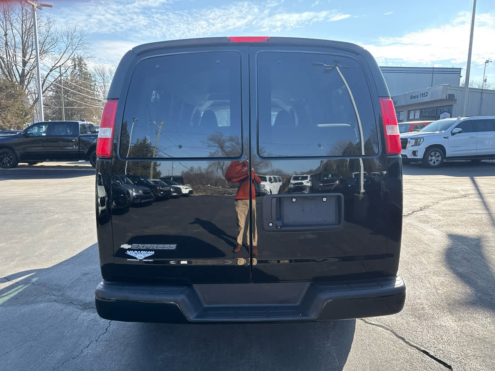 Used 2018 Chevrolet Express 2500 LS w/ Driver Convenience Package RWD image 4