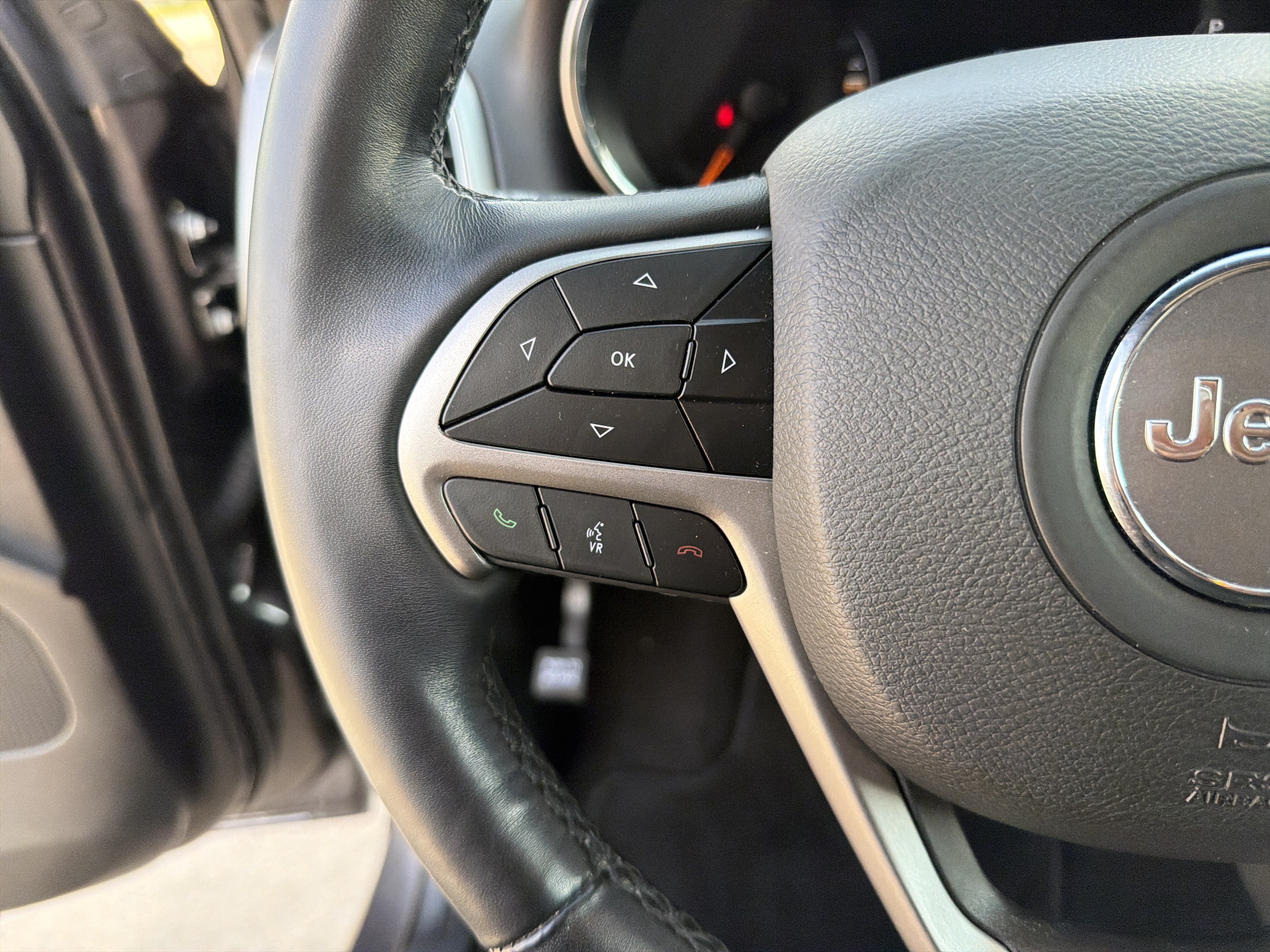 Used 2021 Jeep Grand Cherokee Limited AWD/4WD image 19