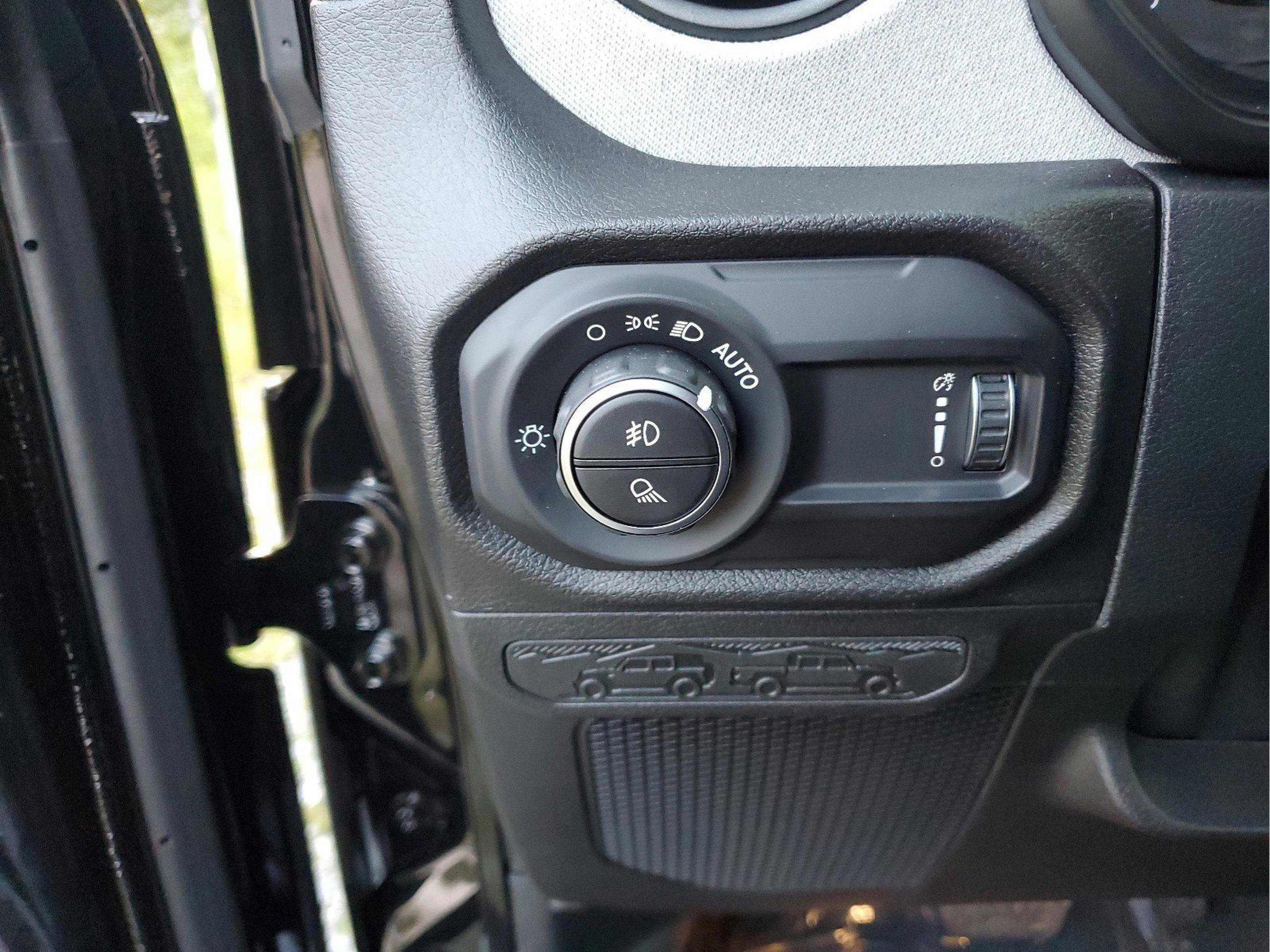 New 2025 Jeep Gladiator Willys image 18