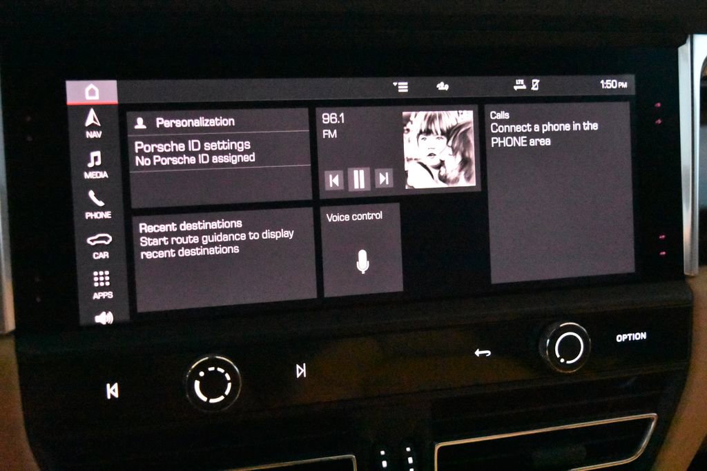 Certified 2025 Porsche Macan image 13