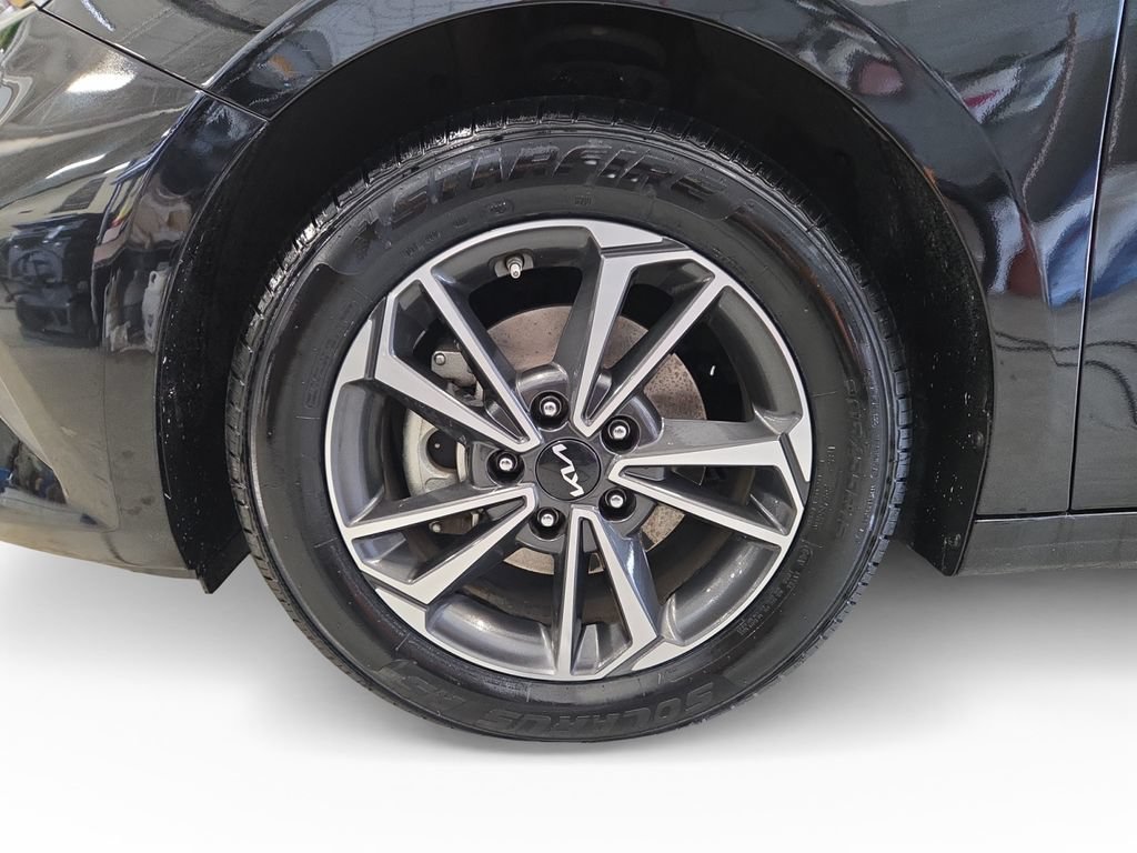 Used 2024 Kia Forte LXS FWD image 27