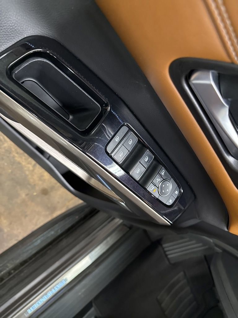 Used 2022 Nissan Pathfinder Platinum w/ Lighting Package (N93) image 12