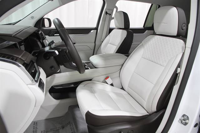 Used 2025 GMC Acadia Denali w/ LPO, Floor Liner Package FWD image 5