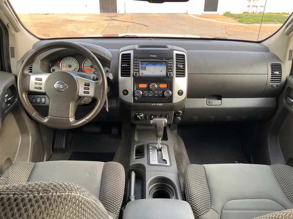 Used 2017 Nissan Frontier PRO-4X AWD/4WD image 3