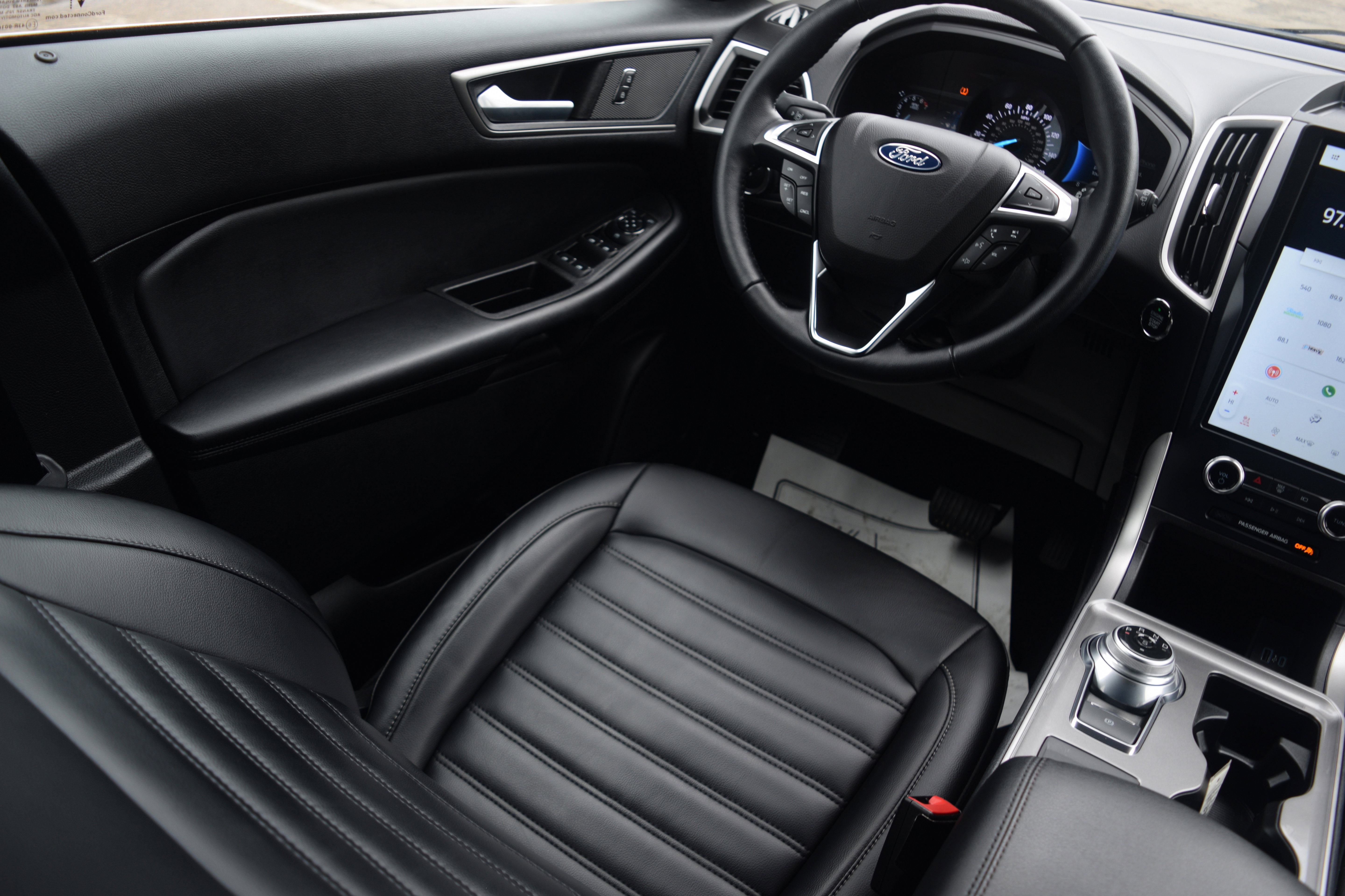 Used 2023 Ford Edge SEL w/ Convenience Package image 2