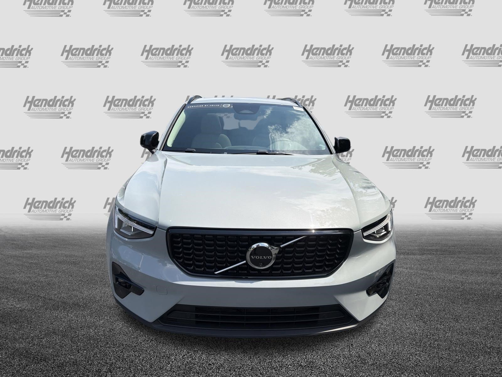 Certified 2024 Volvo XC40 B5 Plus AWD/4WD image 3