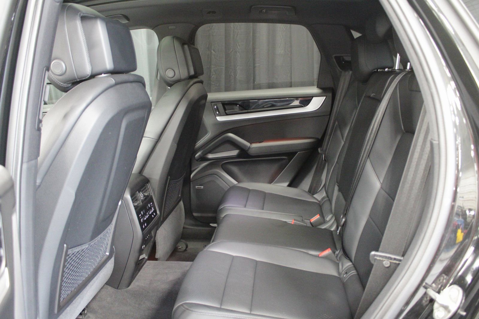 Certified 2025 Porsche Cayenne image 22