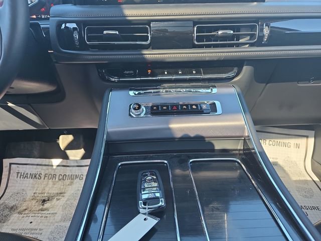 Used 2025 Lincoln Aviator AWD w/ Jet Appearance Package image 11