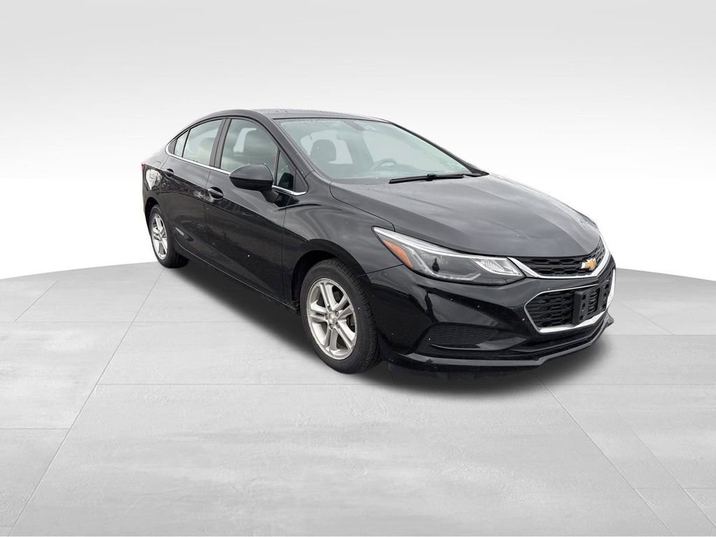 Used 2018 Chevrolet Cruze LT w/ Convenience Package image 4