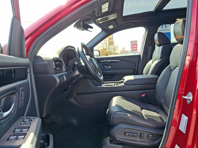 Certified 2025 Honda Pilot TrailSport image 16