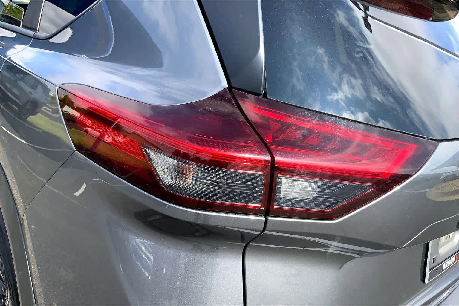 Used 2025 Nissan Rogue SV w/ SV Premium Package FWD image 29