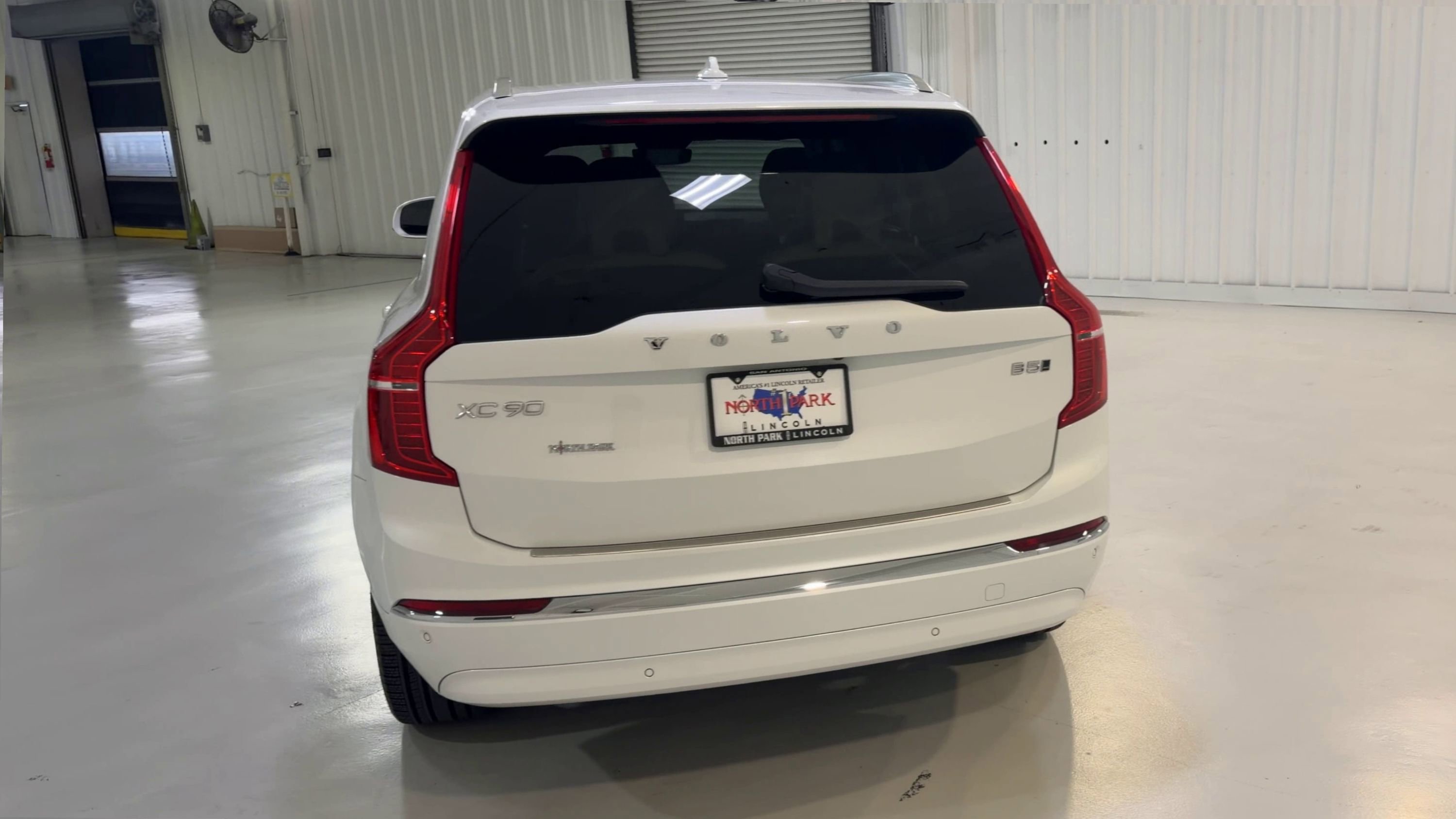 Used 2025 Volvo XC90 B5 Plus w/ Protection Package Premier AWD/4WD image 8