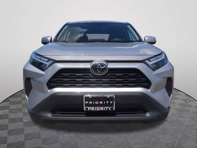 Used 2023 Toyota RAV4 LE AWD/4WD image 5