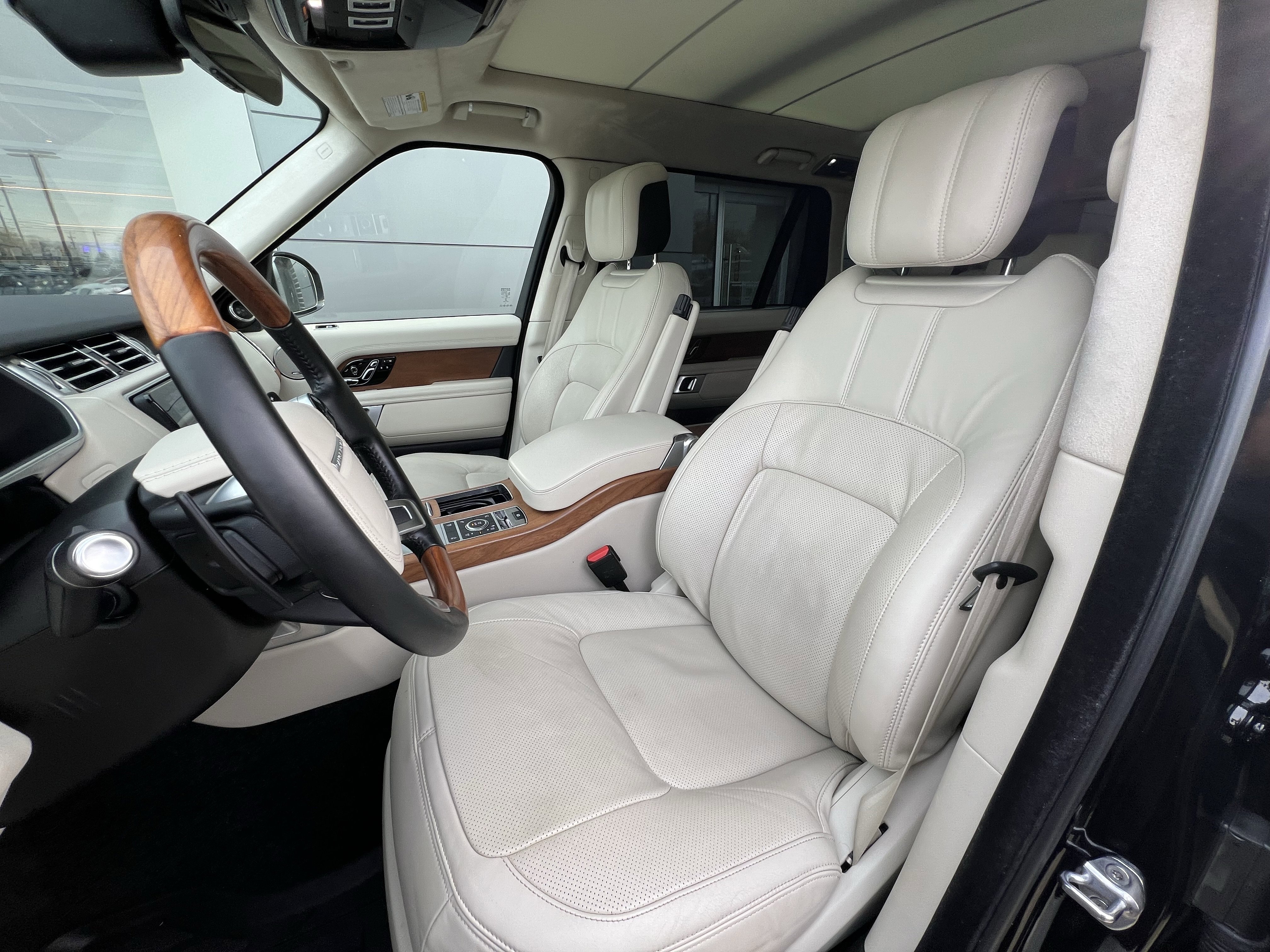 Used 2020 Land Rover Range Rover Long Wheelbase HSE image 14