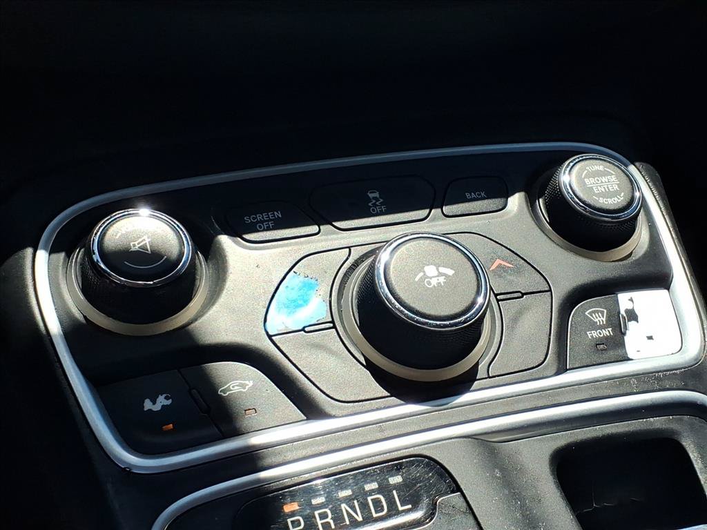 Used 2016 Chrysler 200 Limited w/ Anniversary Edition FWD image 7