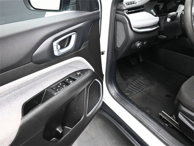 Used 2025 Jeep Compass Sport image 15