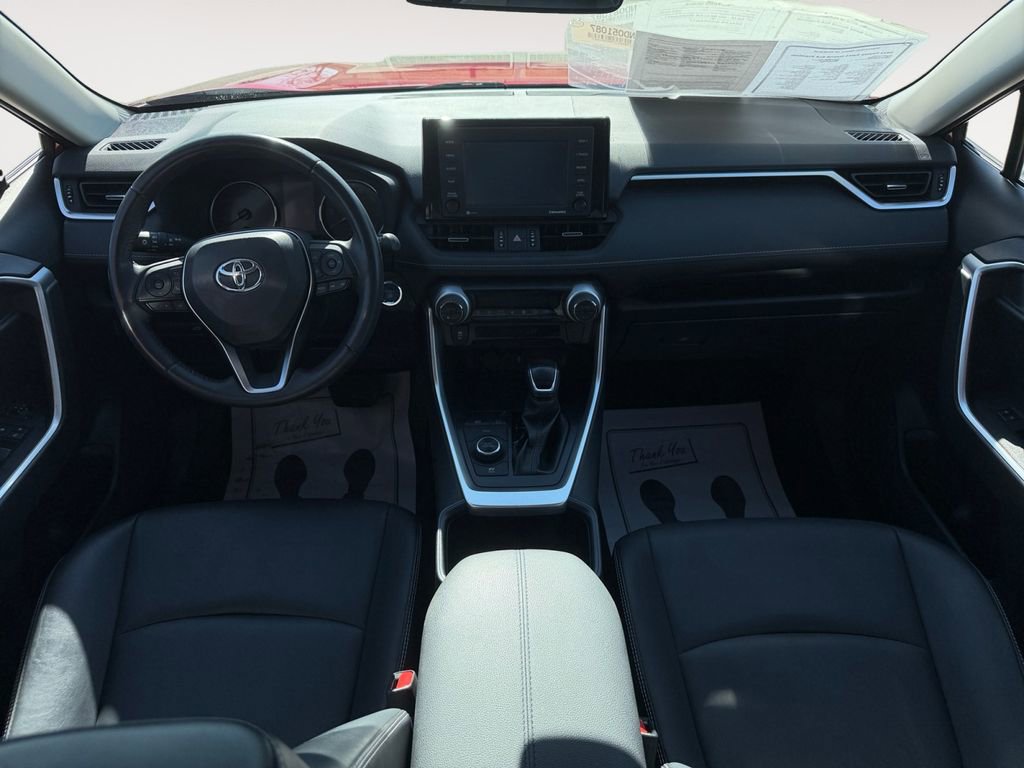 Used 2022 Toyota RAV4 XLE Premium image 21