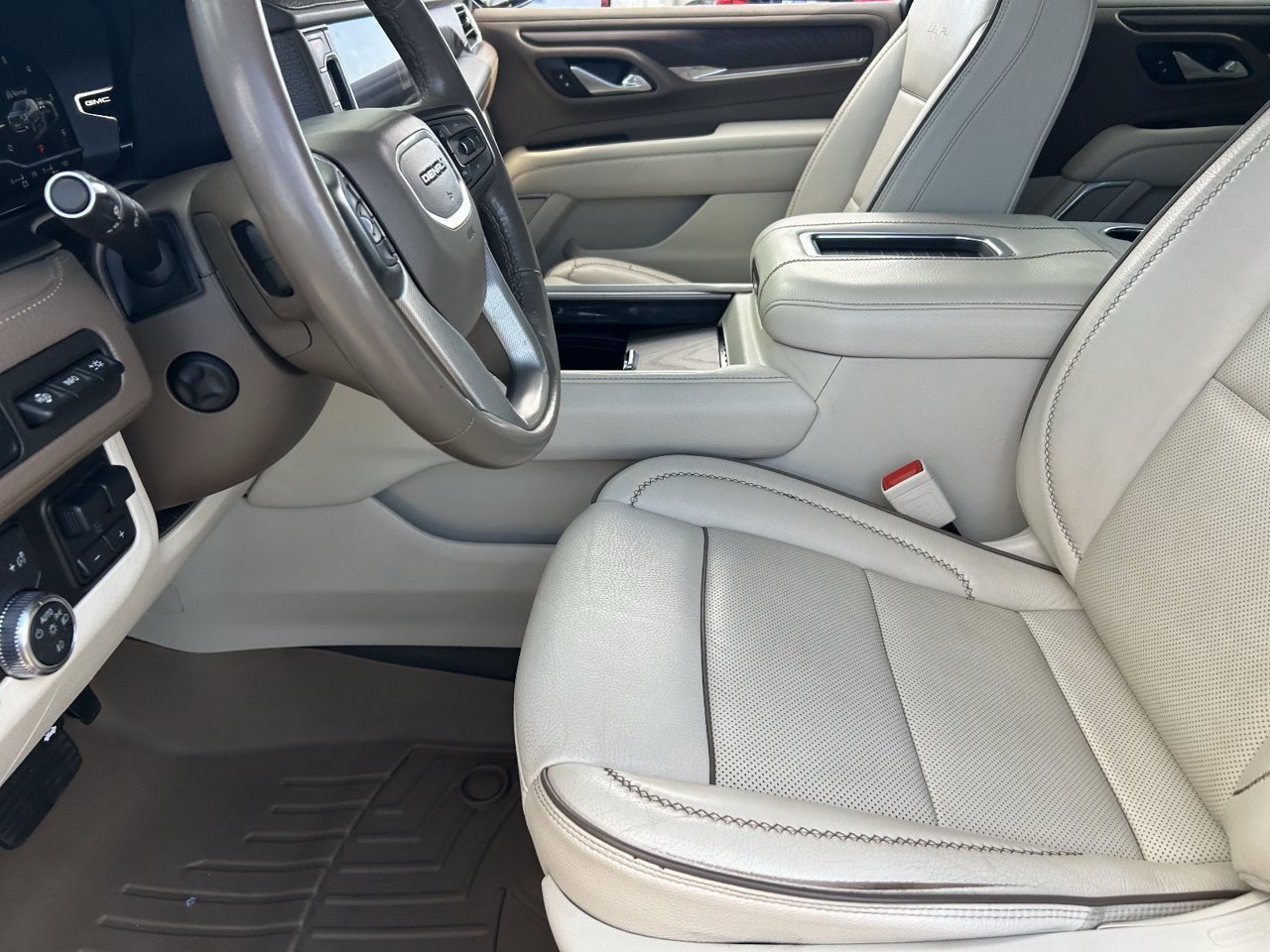 Used 2022 GMC Yukon Denali w/ Denali Premium Package AWD/4WD image 31