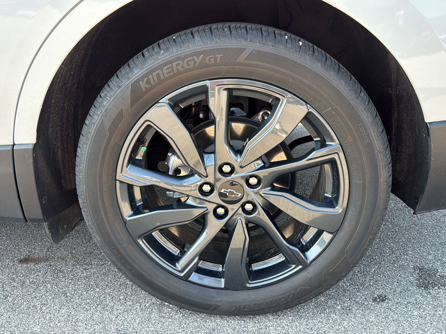 Used 2023 Chevrolet Equinox RS w/ RS Leather Package FWD image 15