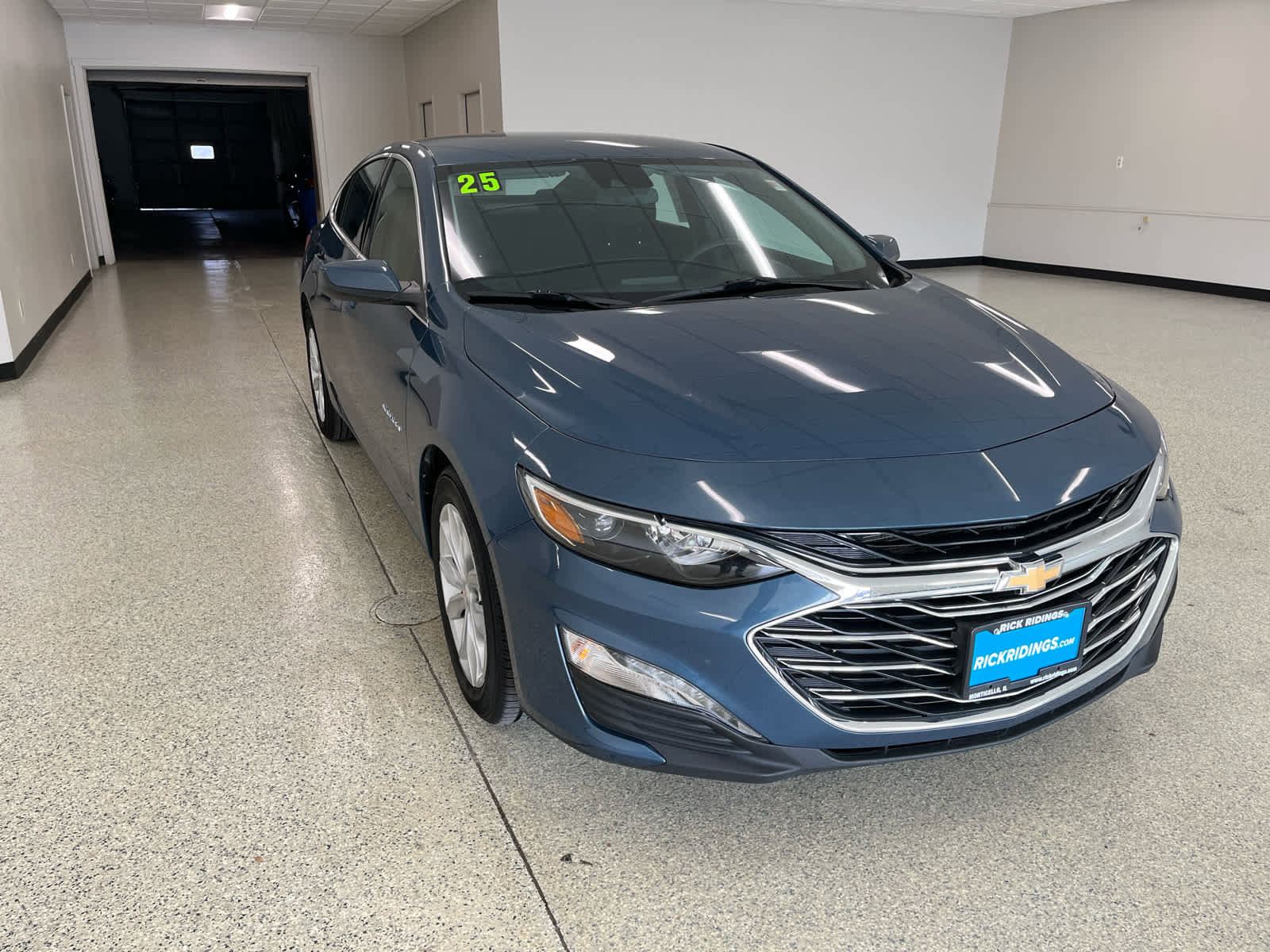 Used 2025 Chevrolet Malibu LT FWD image 5