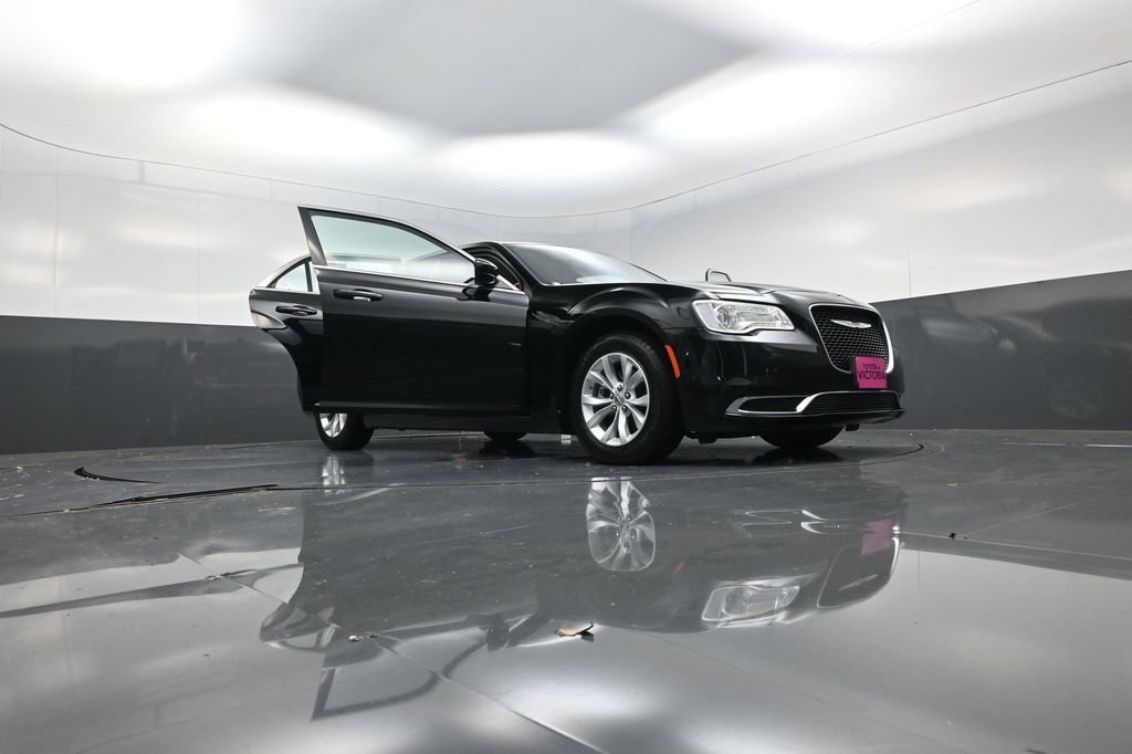 Used 2023 Chrysler 300 Touring image 26