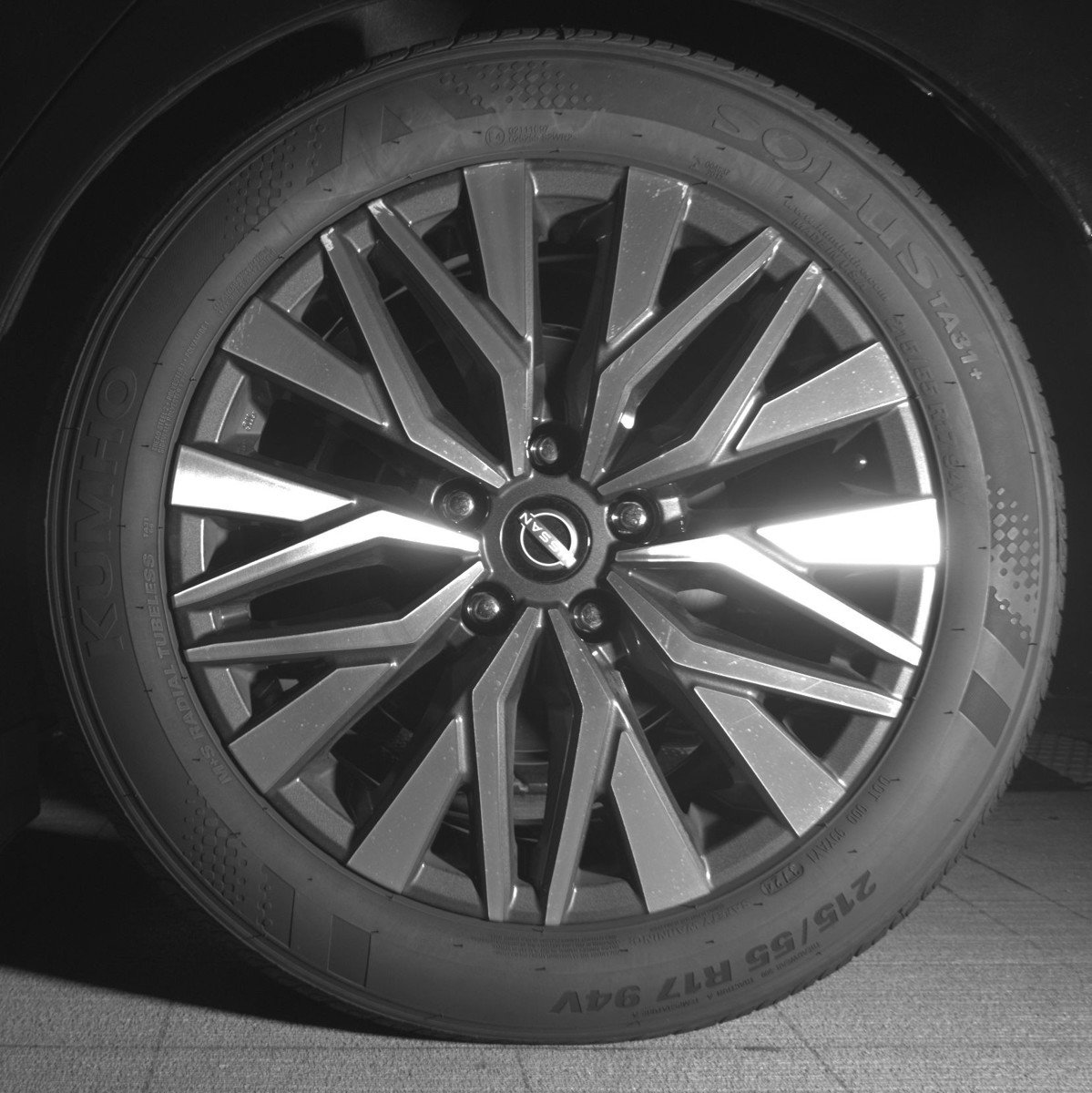 Used 2025 Nissan Altima 2.5 SV FWD image 14
