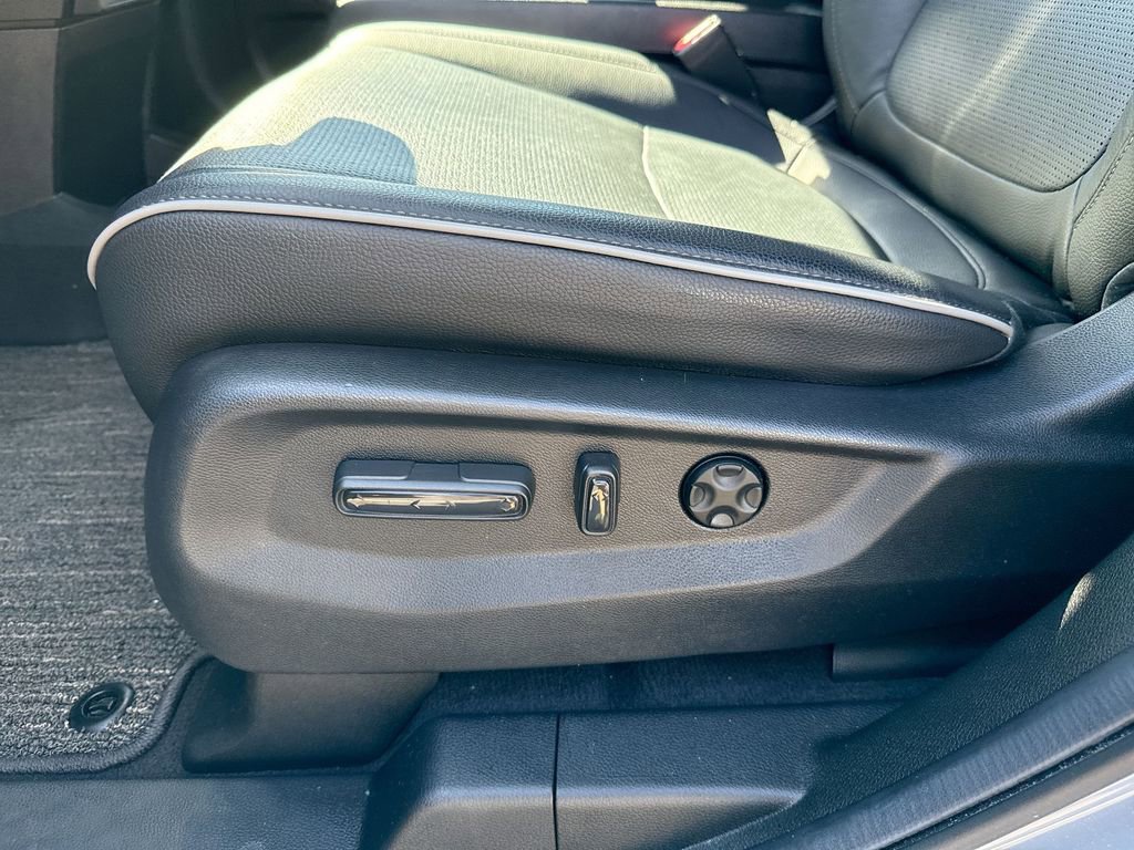 Used 2025 Honda Odyssey Elite image 12