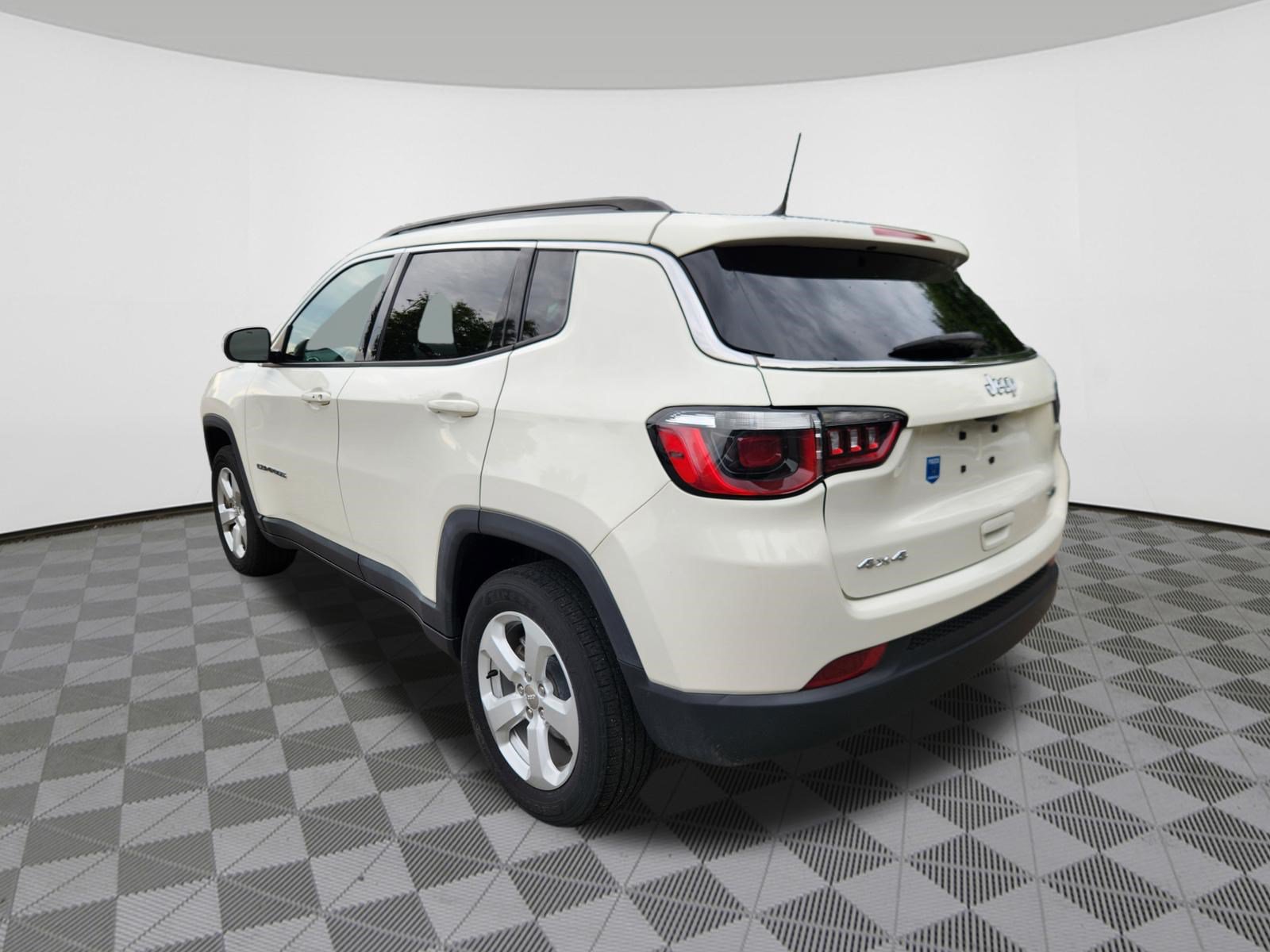 Used 2019 Jeep Compass Latitude AWD/4WD image 3