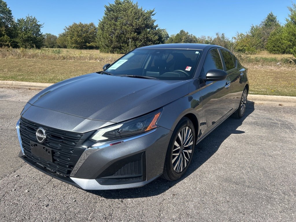 Used 2024 Nissan Altima 2.5 SV