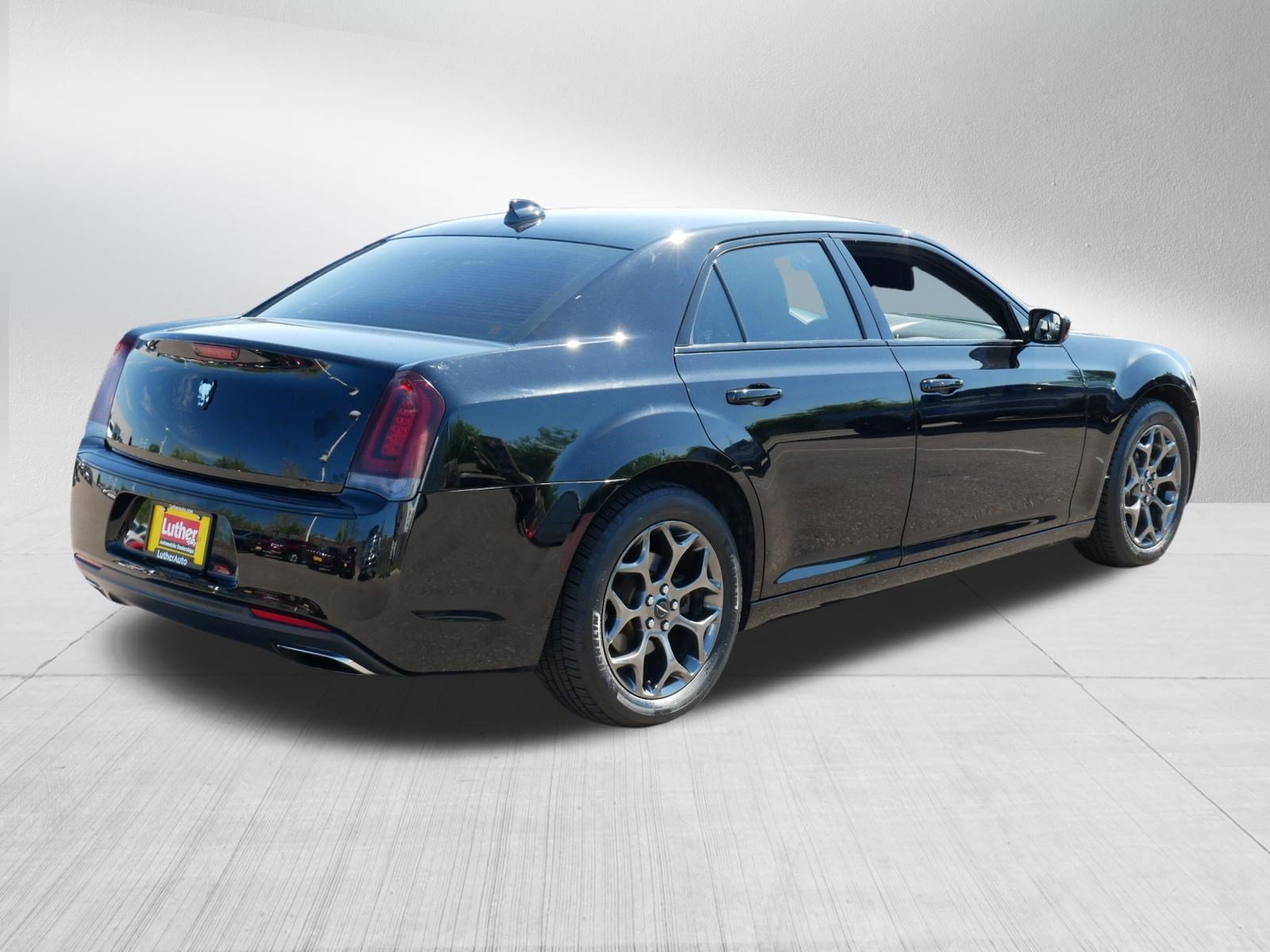 Used 2017 Chrysler 300 S AWD/4WD image 7
