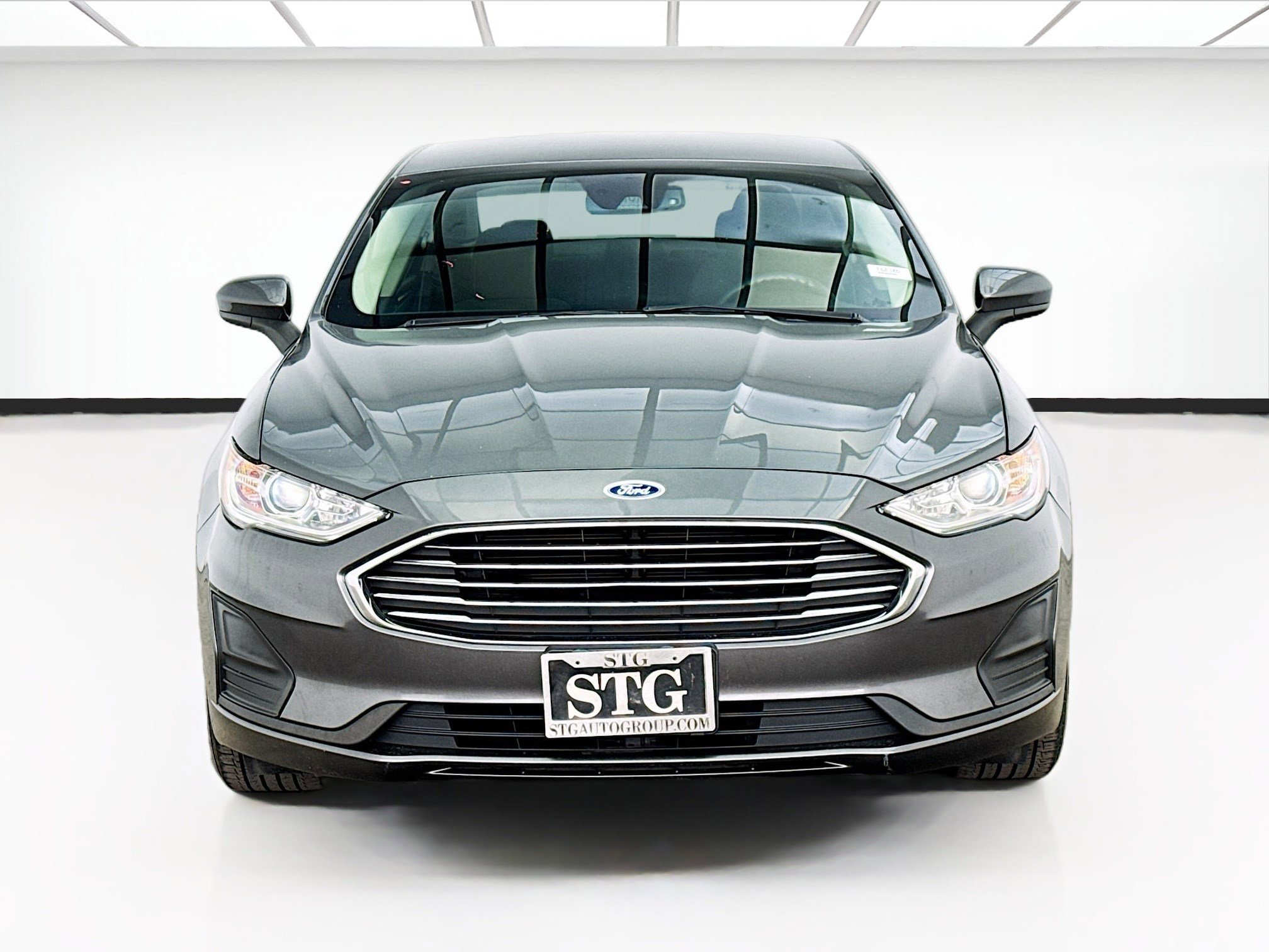 Used 2020 Ford Fusion SE FWD image 2