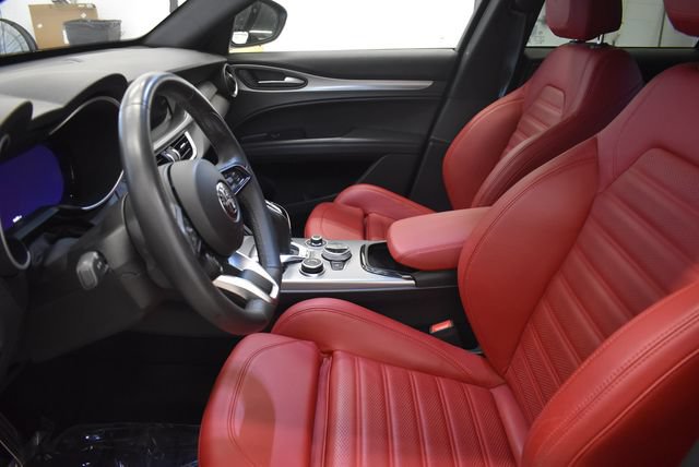 Used 2024 Alfa Romeo Stelvio Ti w/ Performance Driving Package AWD/4WD image 22